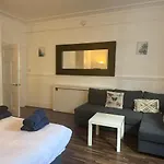C44- Spacious Split Level Flat Near Edgware Road