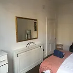 C44- Spacious Split Level Flat Near Edgware Road