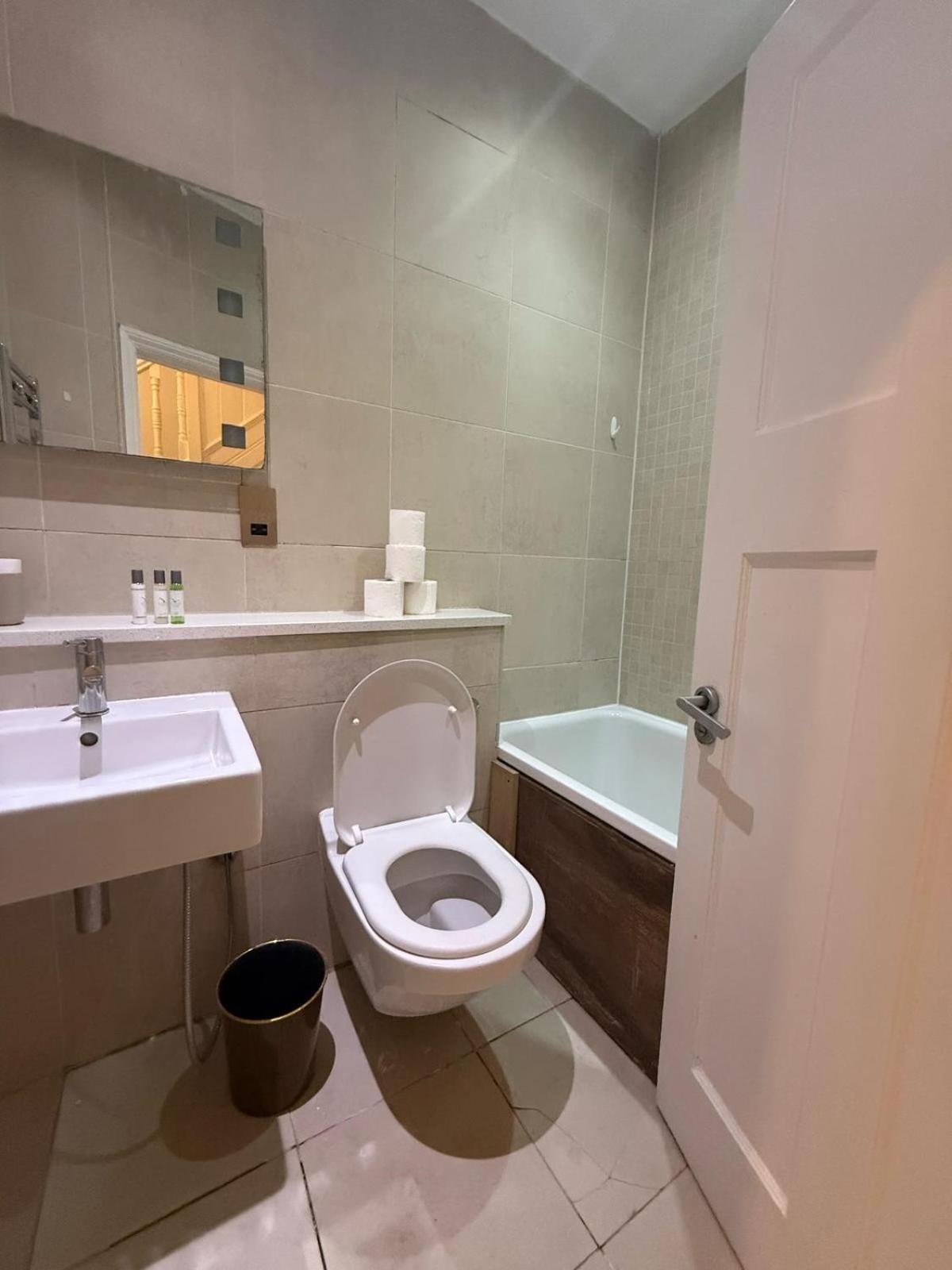Appartamento C44- Spacious Split Level Flat Near Edgware Road Londra