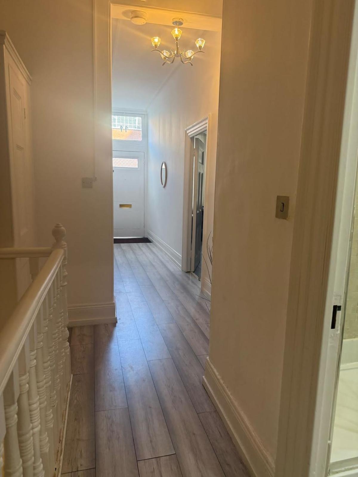 C44- Spacious Split Level Flat Near Edgware Road Londra