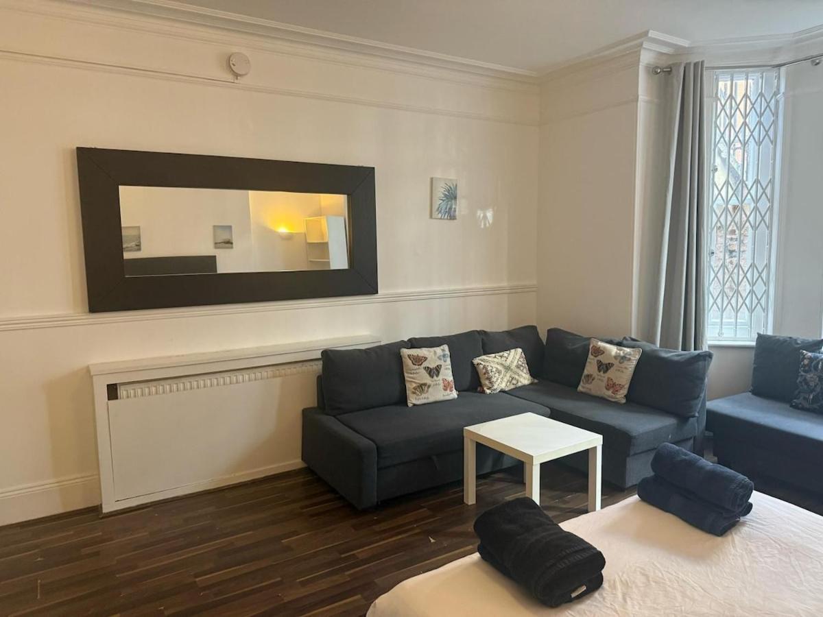 C44- Spacious Split Level Flat Near Edgware Road