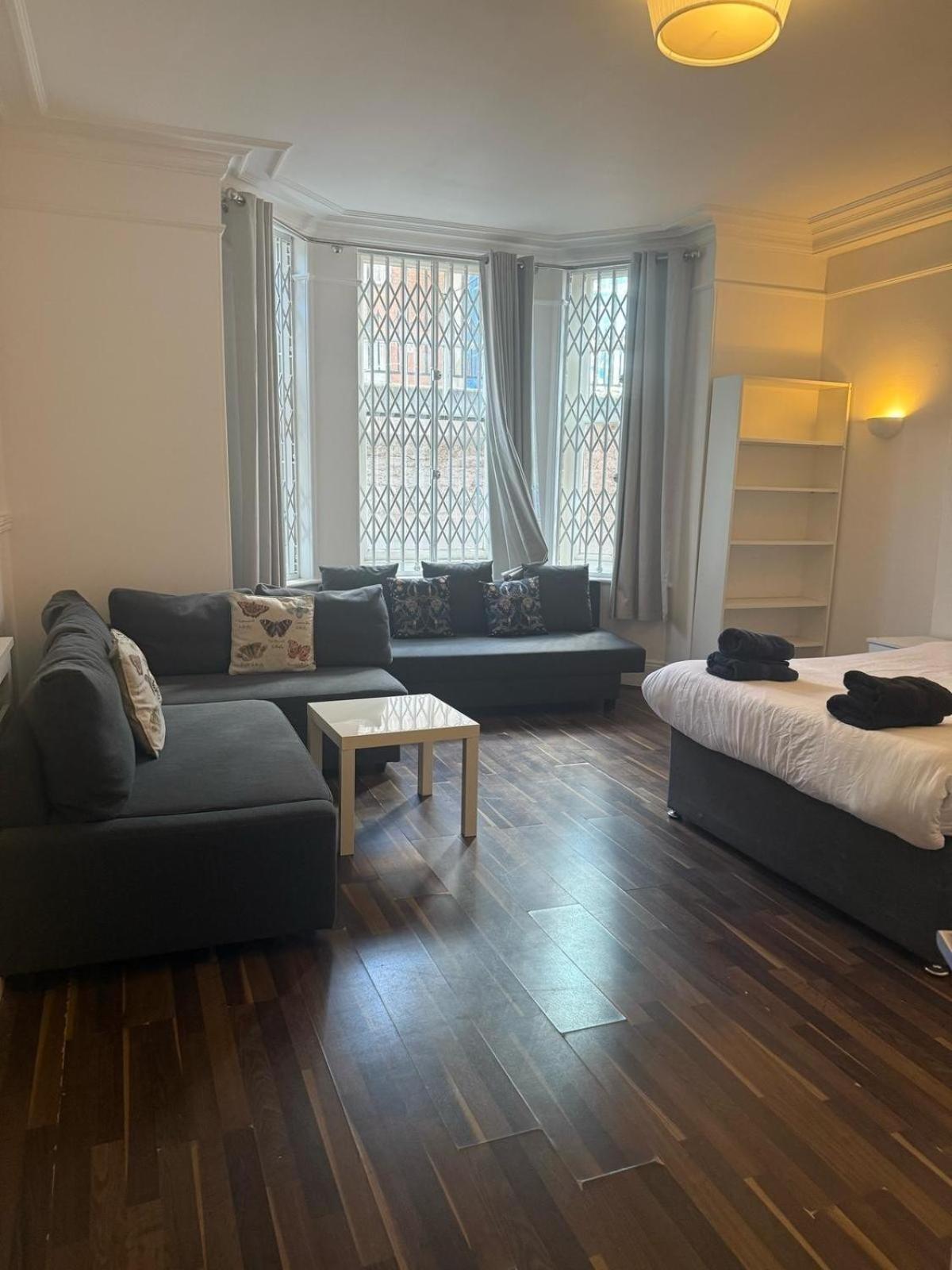 C44- Spacious Split Level Flat Near Edgware Road * Londra