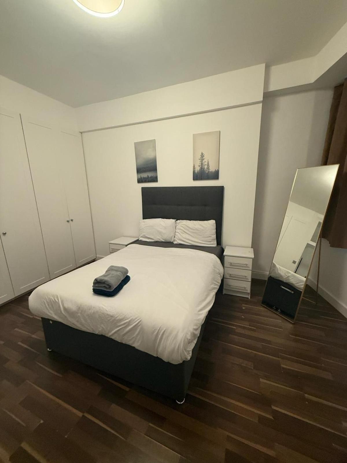 C44- Spacious Split Level Flat Near Edgware Road